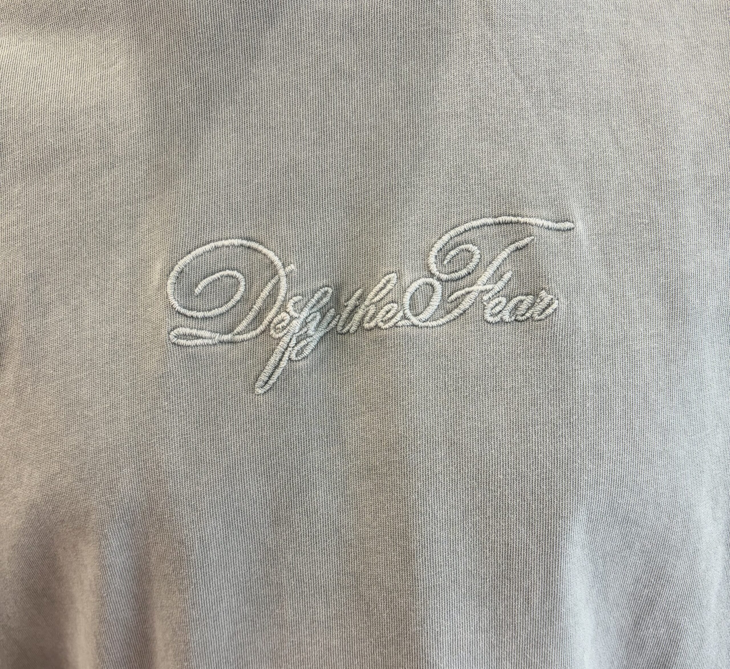 T-shirt oversize brodé Tim gris – Image 6