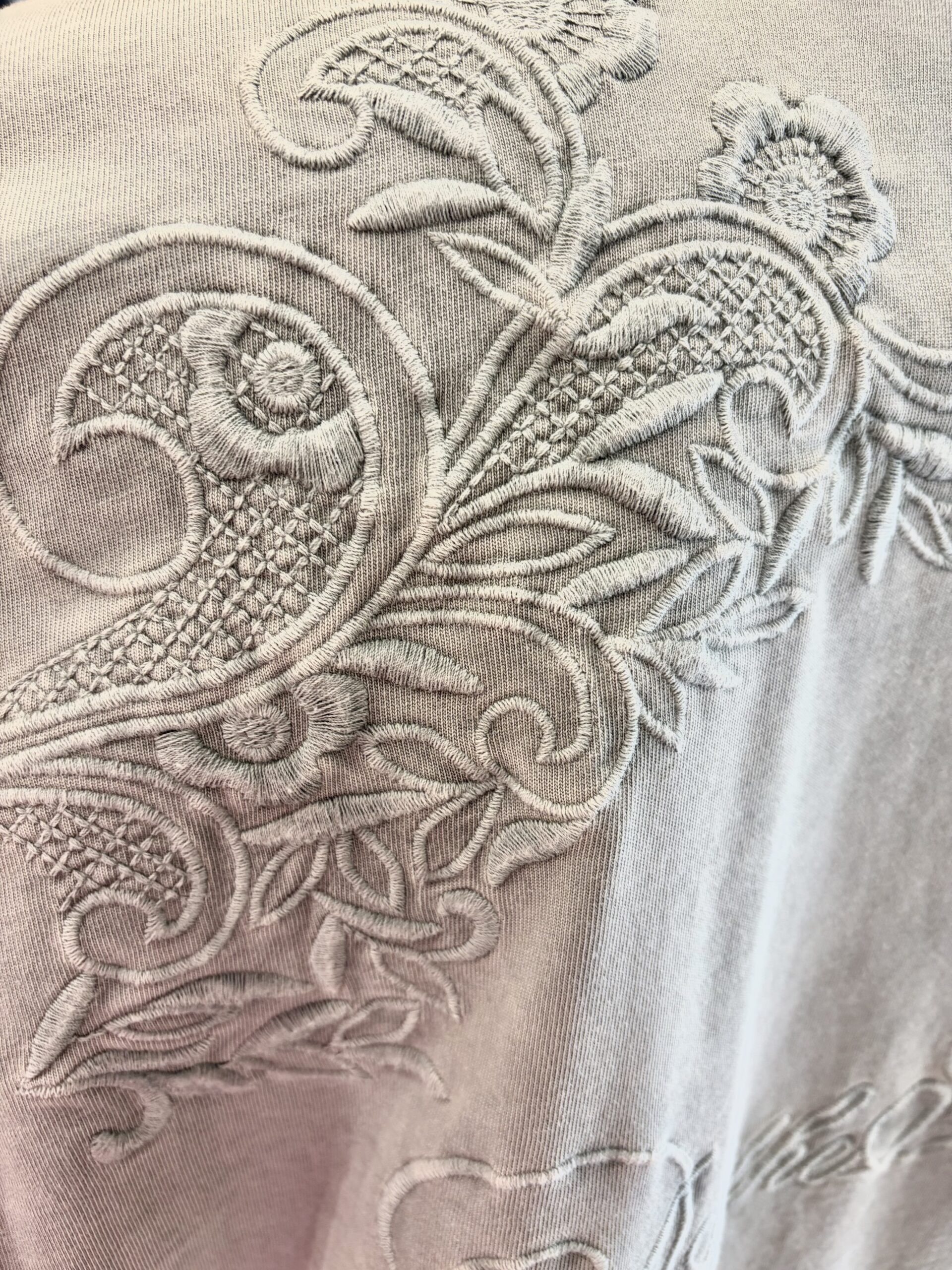 T-shirt oversize brodé Tim gris – Image 5