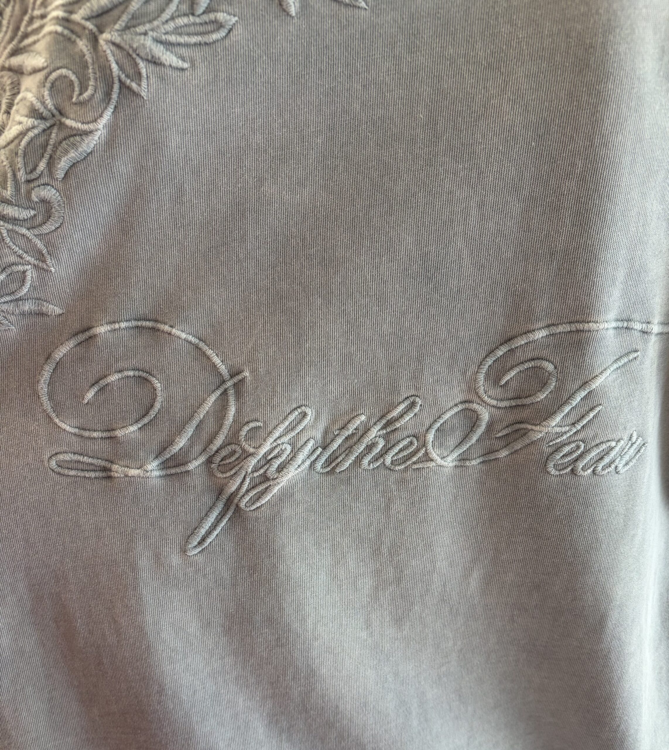 T-shirt oversize brodé Tim gris – Image 4