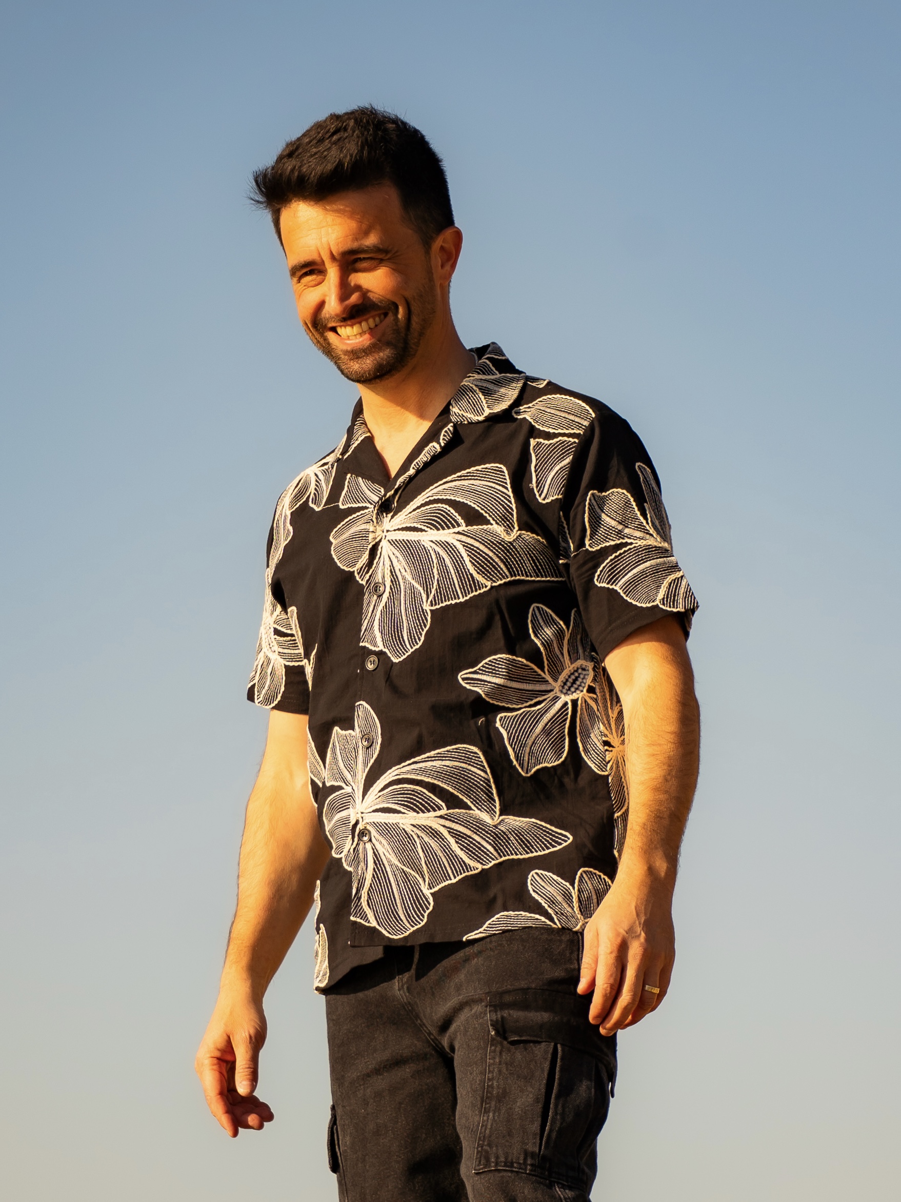 Chemise brodée fleurs Ethan noire