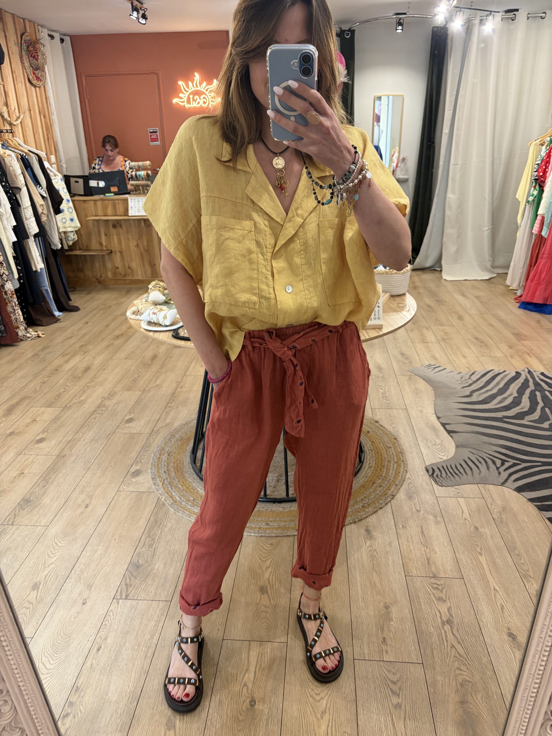 Pantalon à revers Lidia terracotta – Image 2