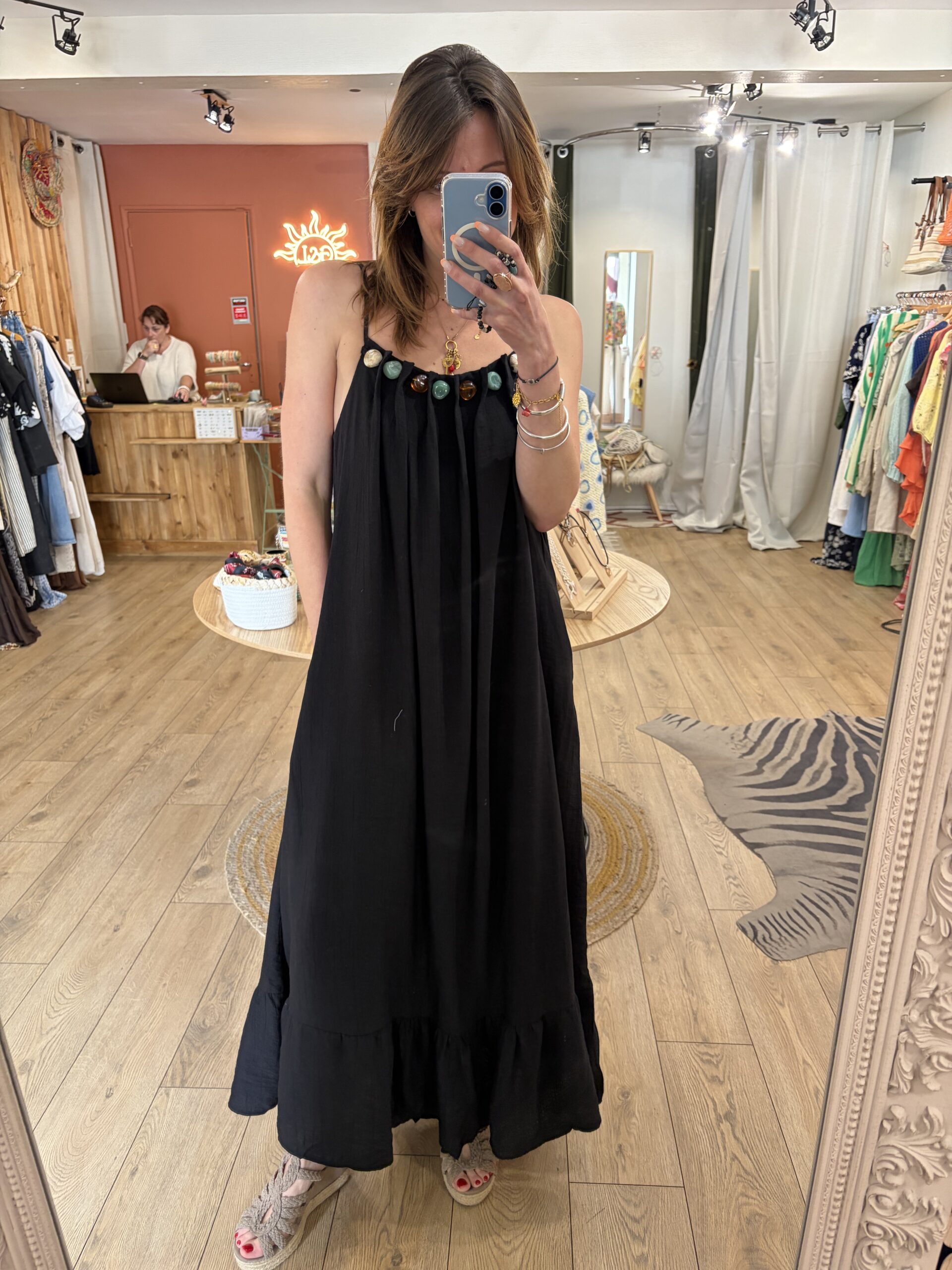 Robe perles Emma noire – Image 2