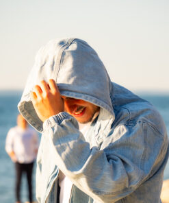 Alternative view of Veste en jean à capuche oversize Maé