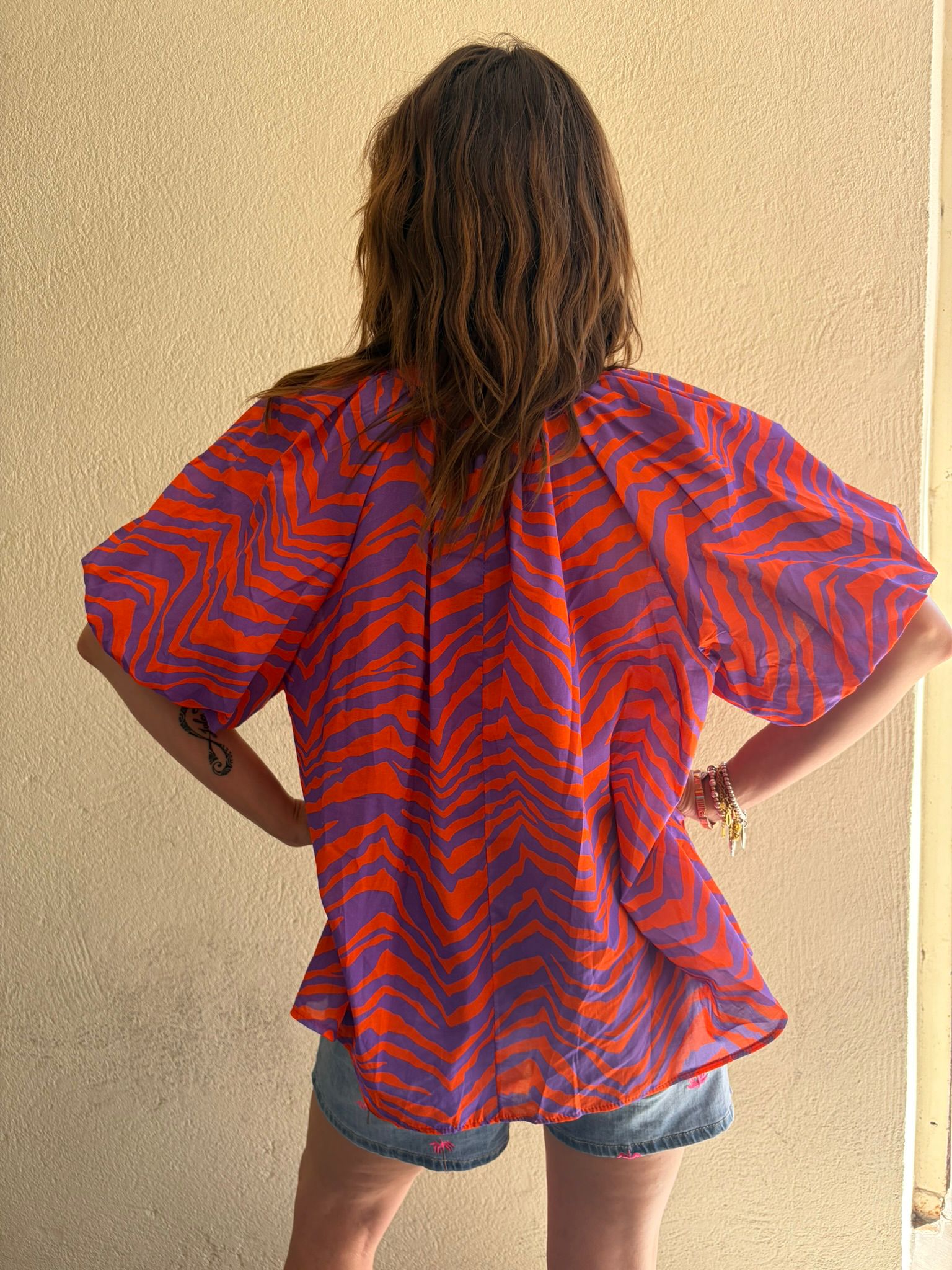 Blouse zébrée April violet et orange – Image 3