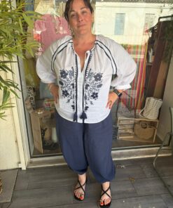 Alternative view of Blouse Enéa blanche brodée marine
