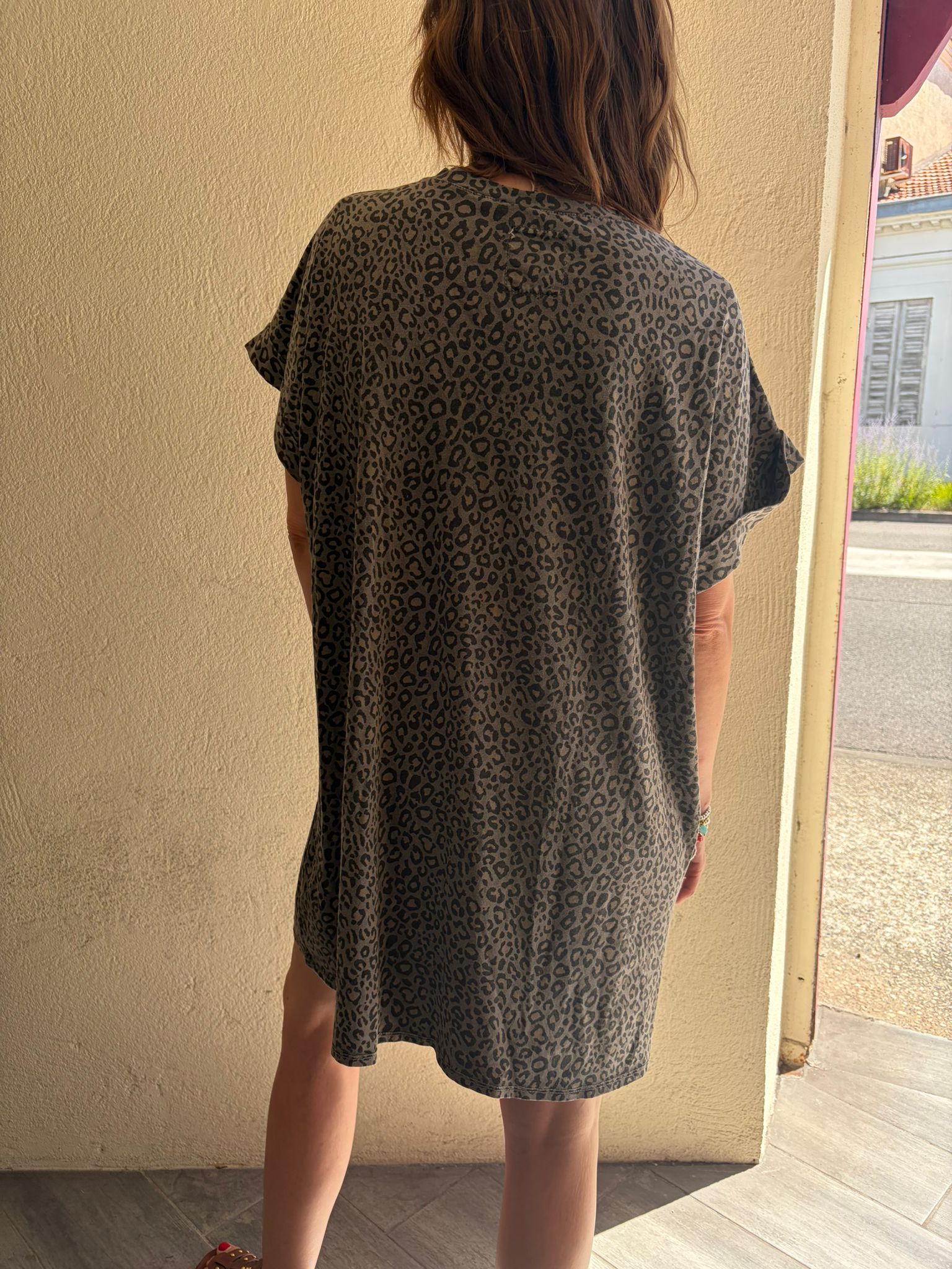 Robe t-shirt Amour kaki délavé – Image 2