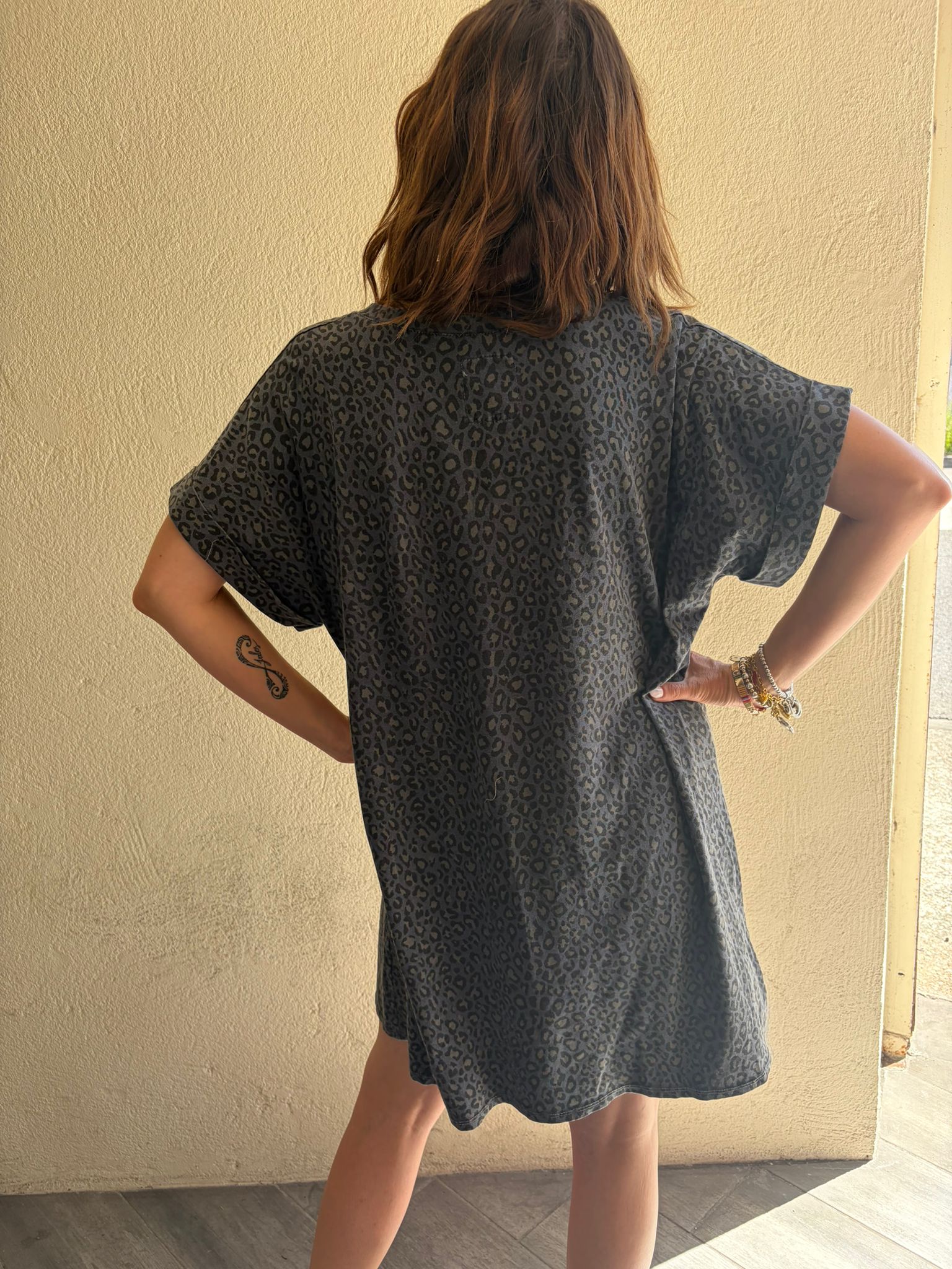 Robe t-shirt Amour marine délavé – Image 2