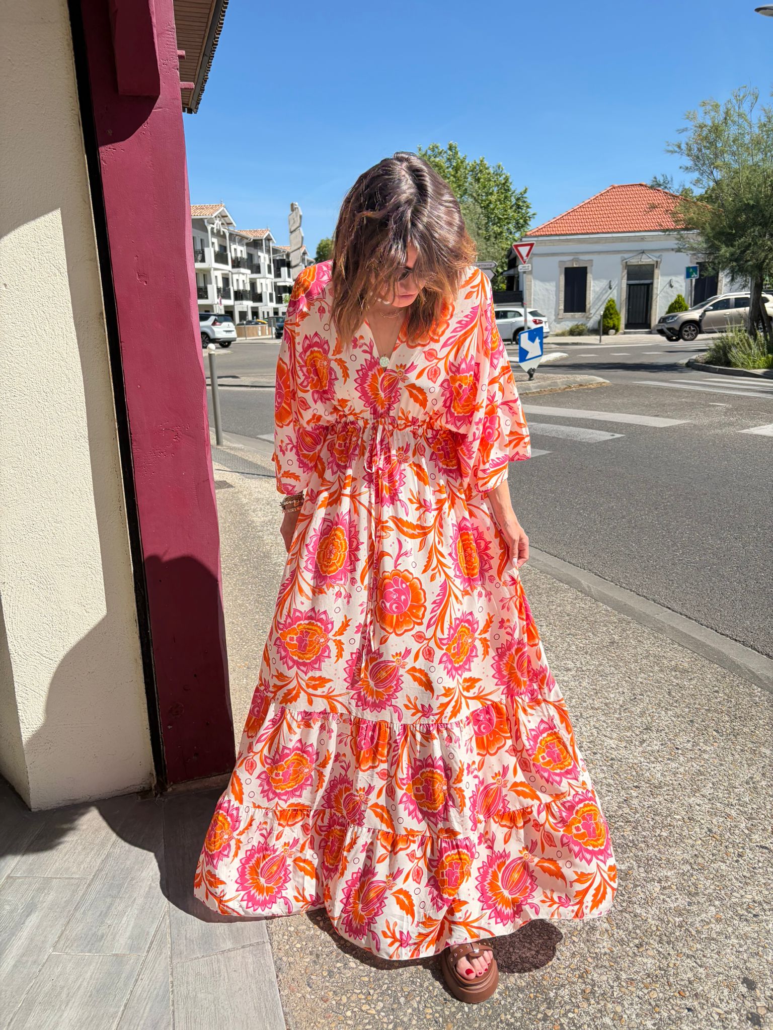 Robe Sandra blanche fleurs rose et orange – Image 4
