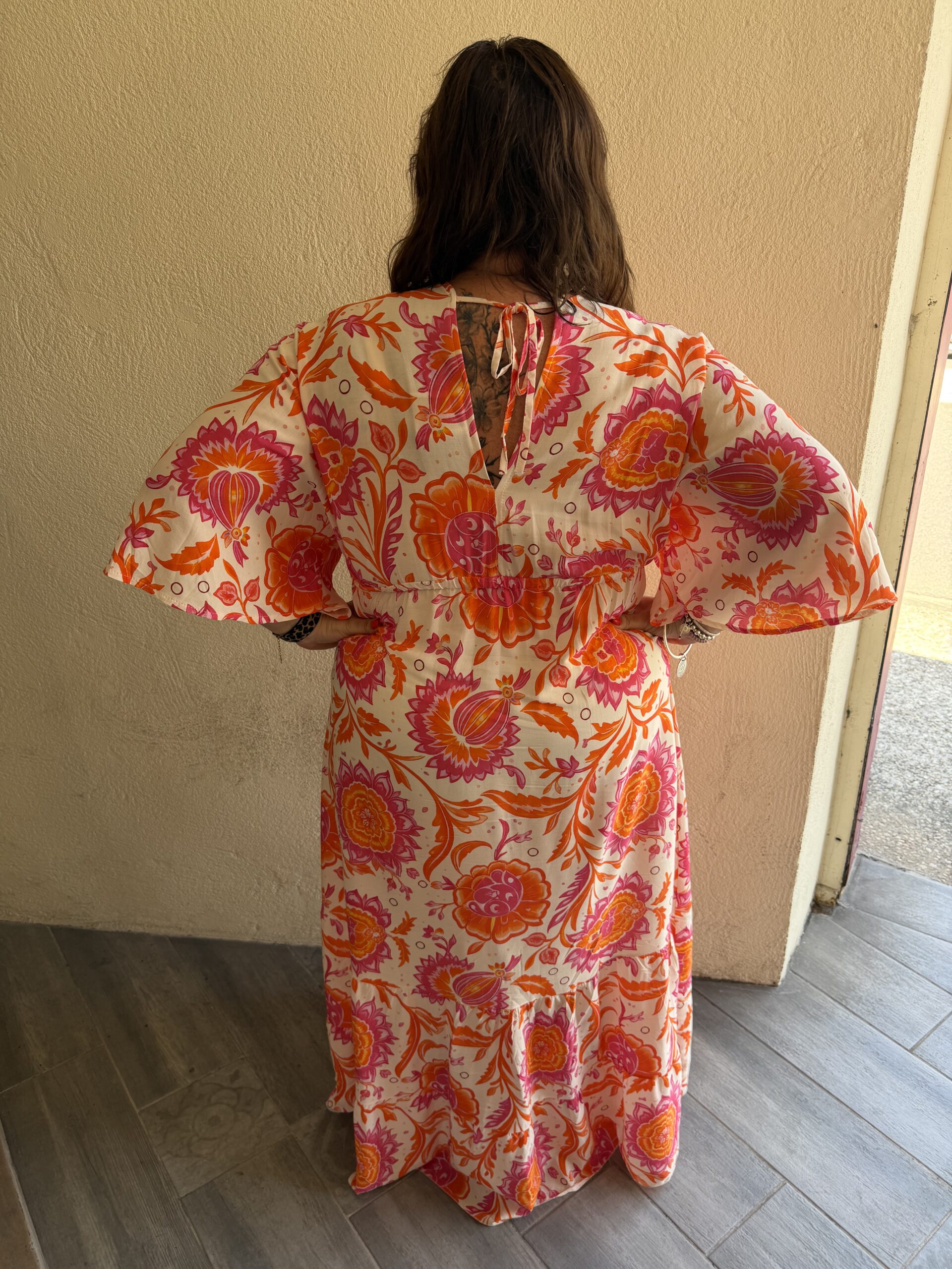 Robe Sandra blanche fleurs rose et orange – Image 5