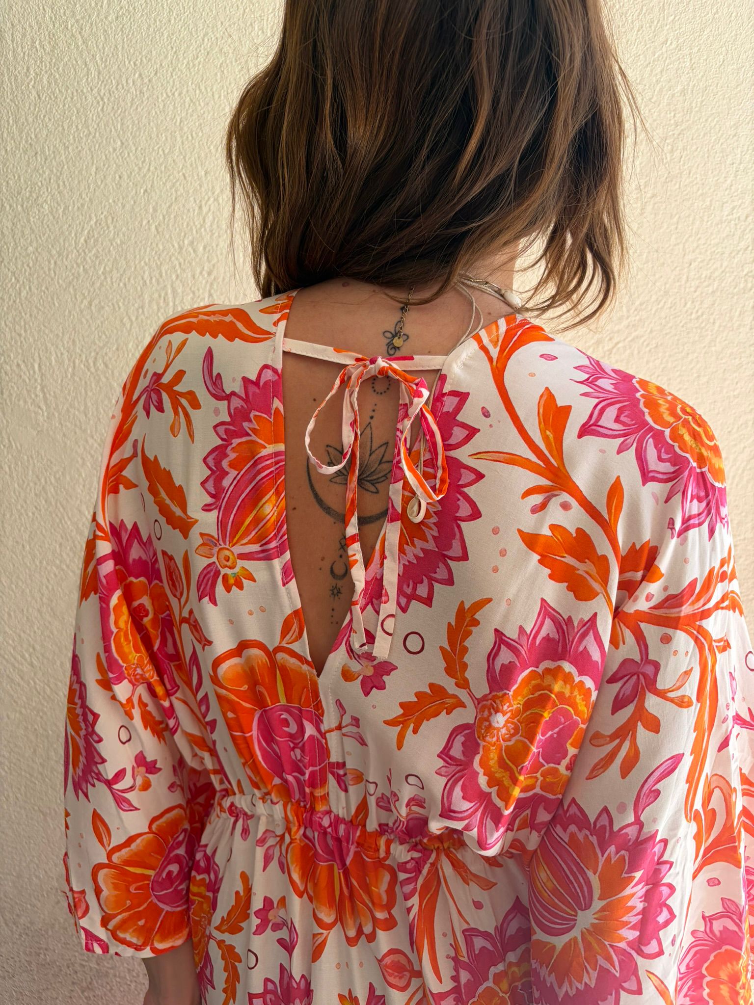 Robe Sandra blanche fleurs rose et orange – Image 7