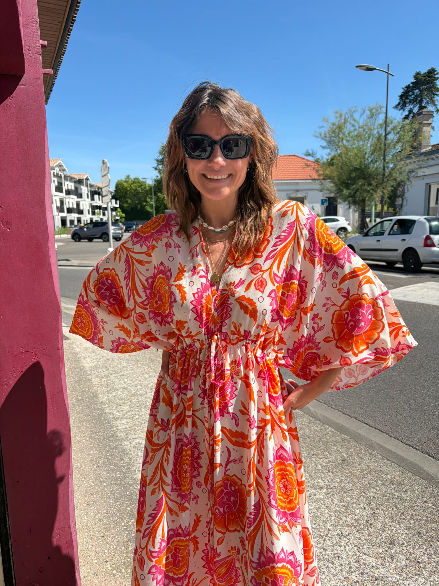 Robe Sandra blanche fleurs rose et orange – Image 3