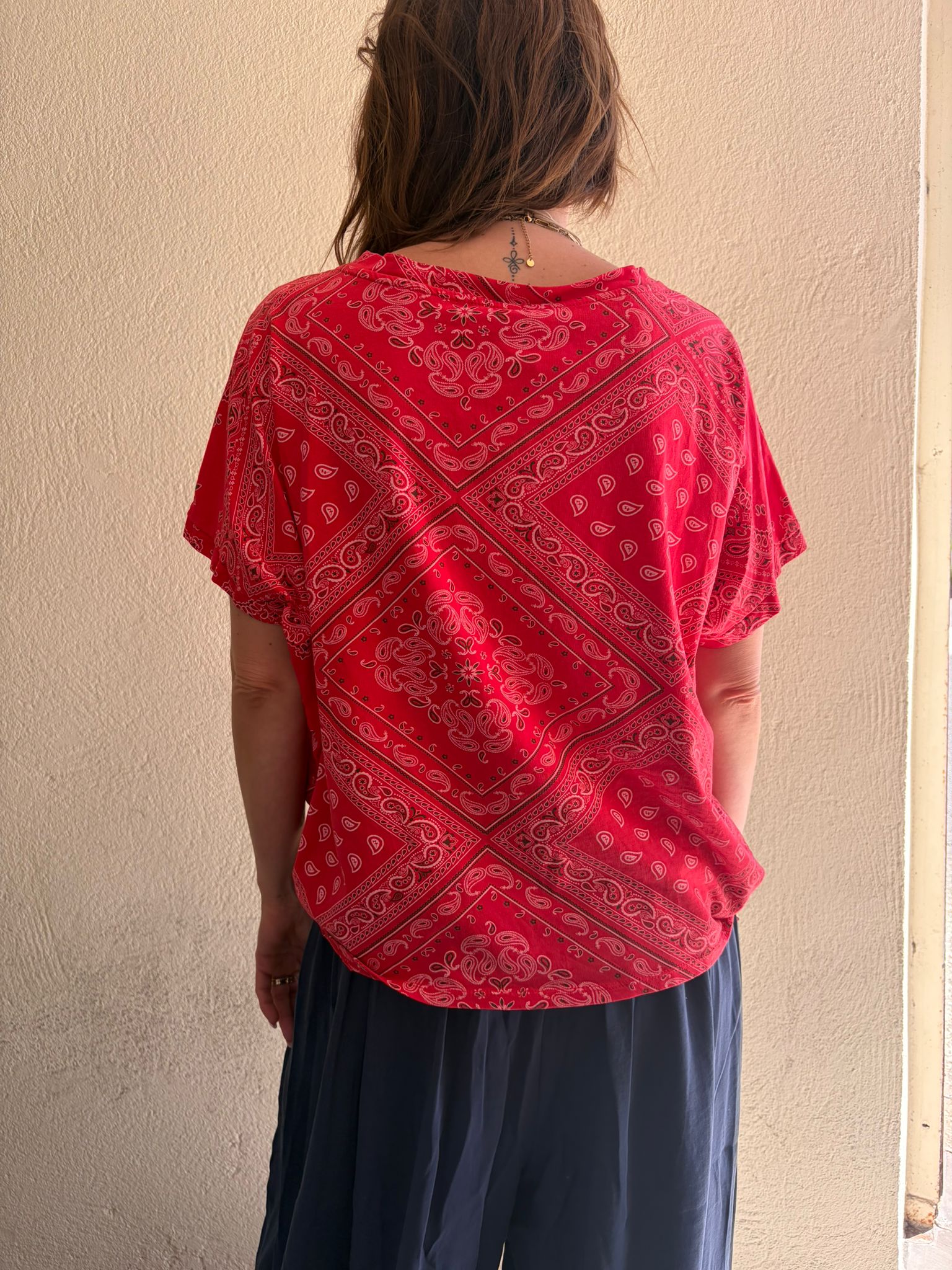 T-shirt bandana rouge – Image 3
